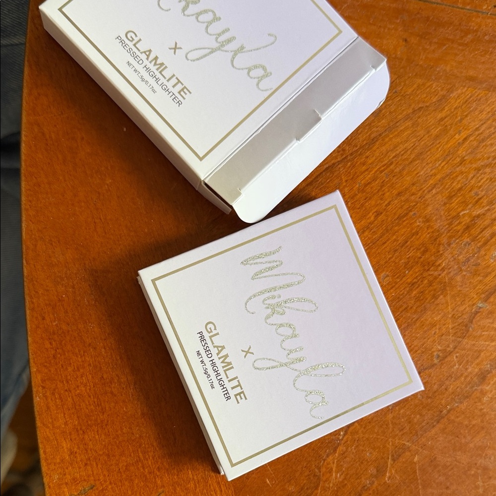 Glamlite x Mikayla Pressed Highlighter - Gold